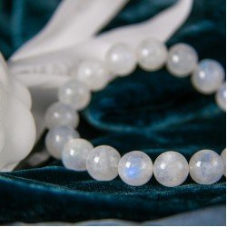蓝月光手链 Blue Moonstone Bracelet 蓝月光手链 Blue Moonstone Bracelet
