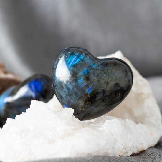 拉长爱心石 Labradorite Love Shape Crystal 拉长爱心石 Labradorite Love Shape Crystal