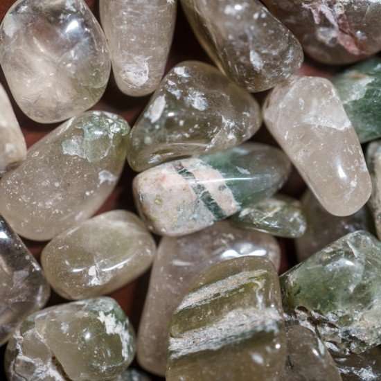 消磁碎水晶：绿发晶 Tumbled Green Rutilated Quartz